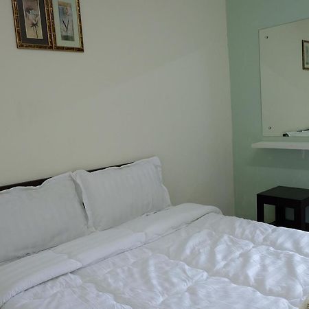 Aspen Residence Chonburi Bagian luar foto
