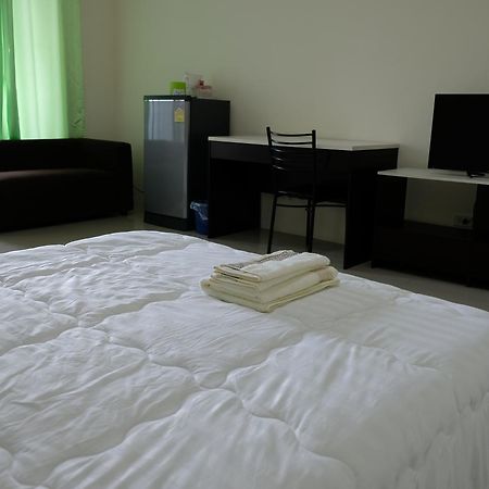 Aspen Residence Chonburi Bagian luar foto