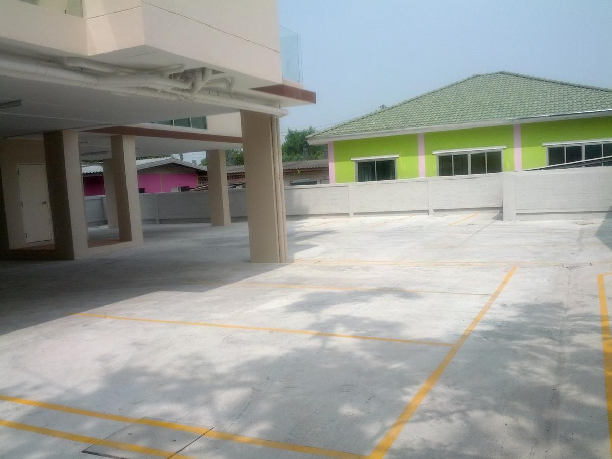 Aspen Residence Chonburi Bagian luar foto