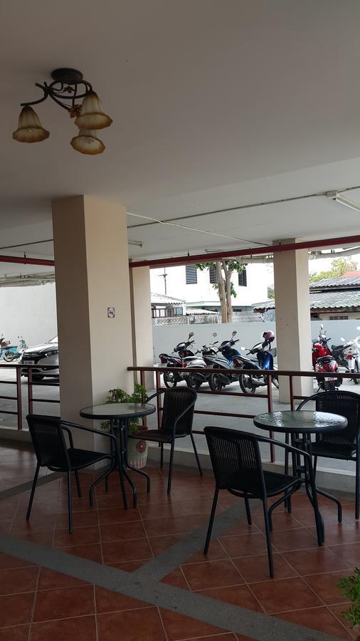 Aspen Residence Chonburi Bagian luar foto