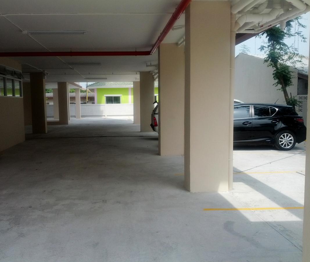 Aspen Residence Chonburi Bagian luar foto
