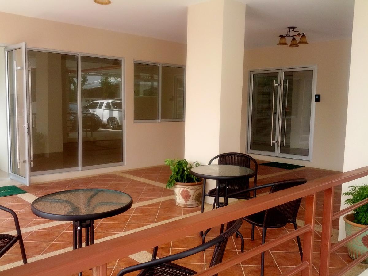 Aspen Residence Chonburi Bagian luar foto