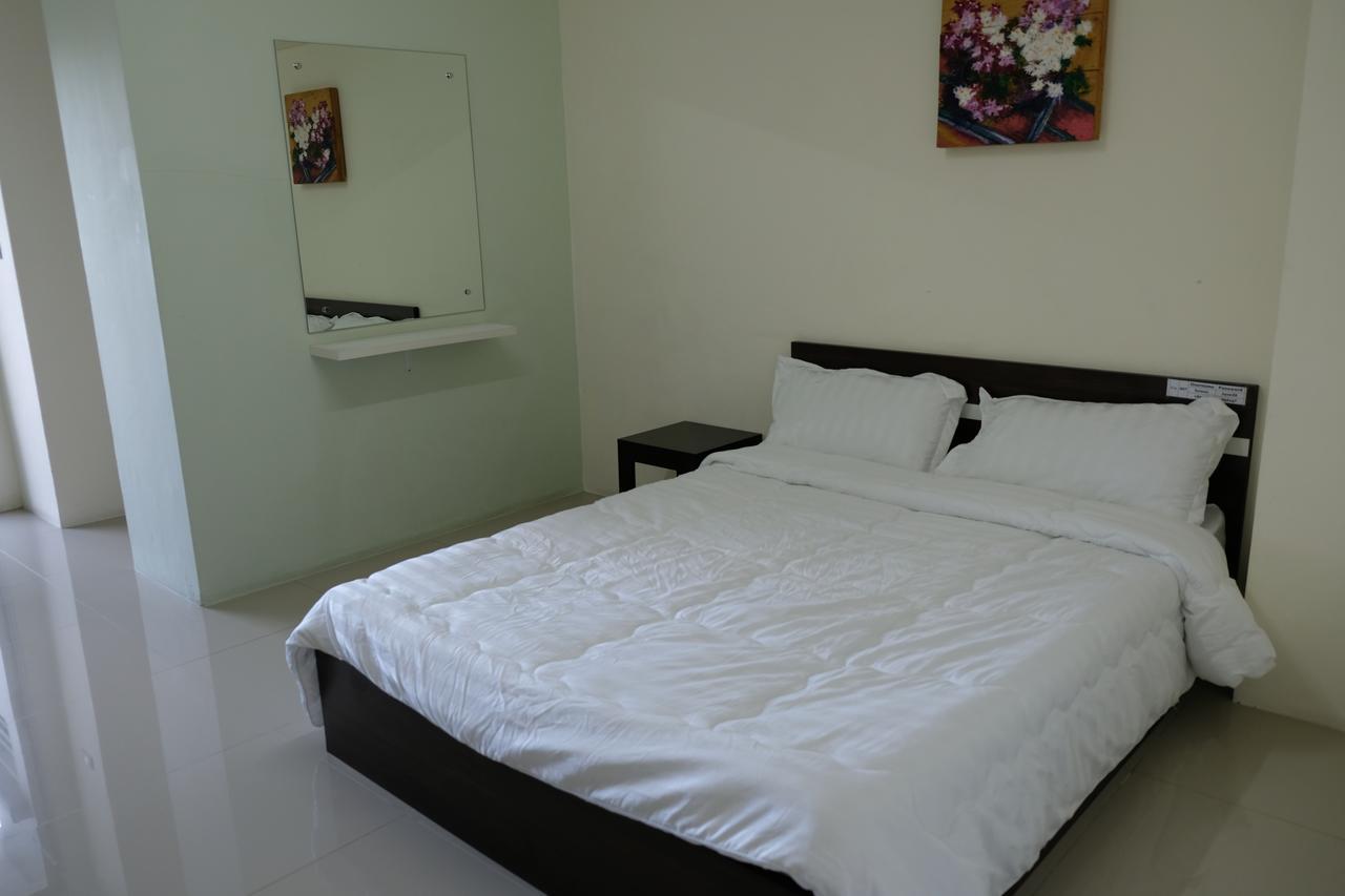 Aspen Residence Chonburi Bagian luar foto
