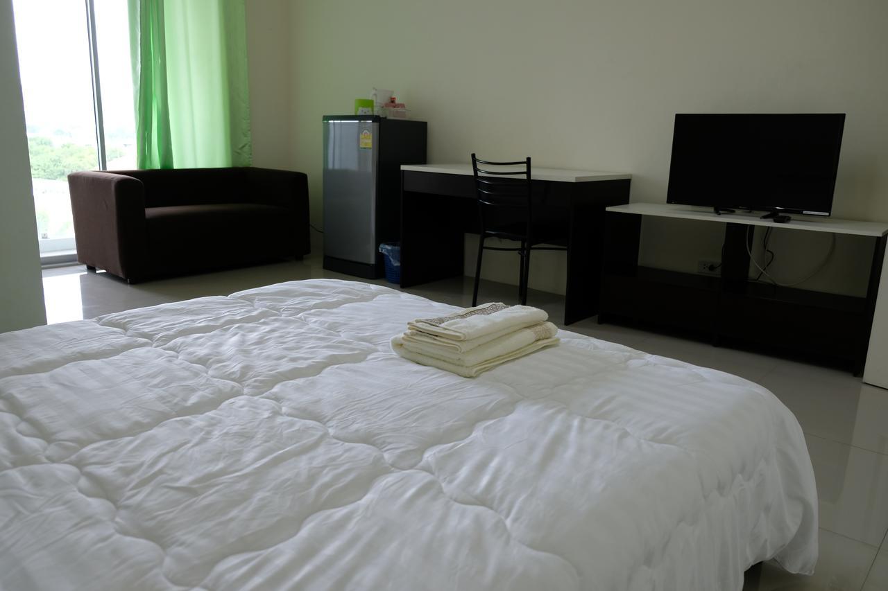 Aspen Residence Chonburi Bagian luar foto